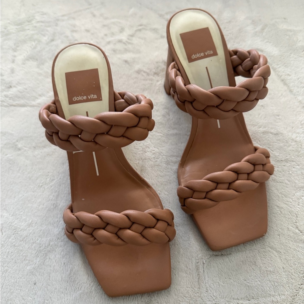 Dolce Vita Women's Paily Caramel Stella Sandals